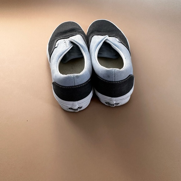 Vans - Picture 3 of 3